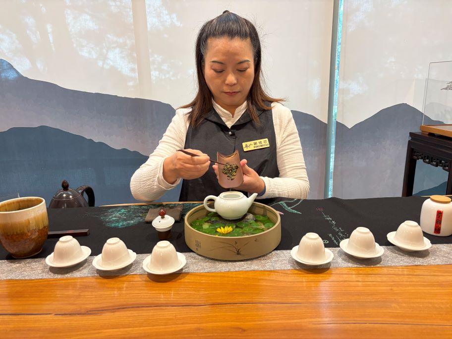 Tea Ritual using Ceramic Tea Set in Songboling Visitor Centre